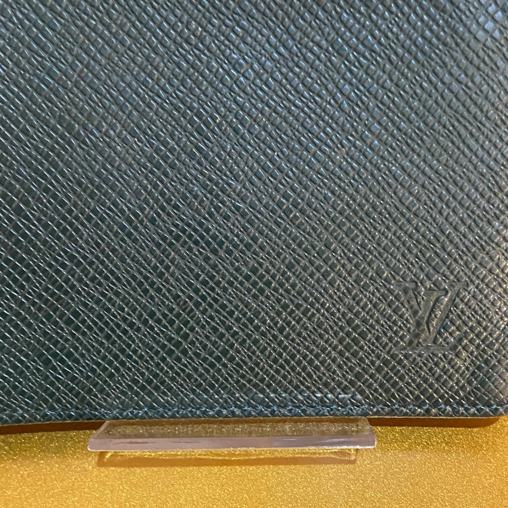 Louis Vuitton Textured Black Wallet - Picture 2 of 10